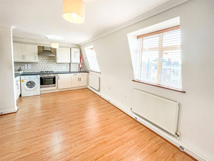 1 Bedroom Flat To Rent In High Street, Whitton, Twickenham, TW2