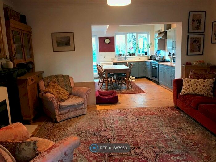 3 Bedroom Semi-Detached House To Rent In Castle Road, Hampshire, PO9