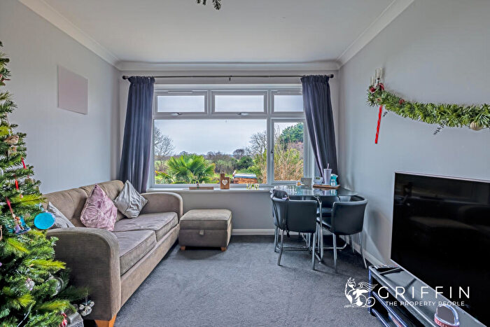 2 Bedroom Maisonette For Sale In West Road, South Ockendon, RM15