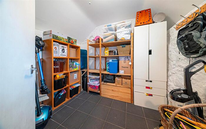 5 Bedroom Detached House For Sale In Canal Bridge, Semington, BA14