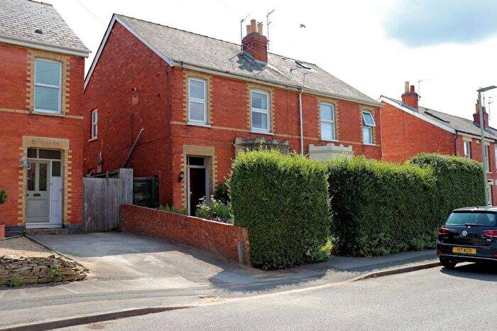 2 Bedroom Flat To Rent In Haywards Road, Charlton Kings, Cheltenham, GL52