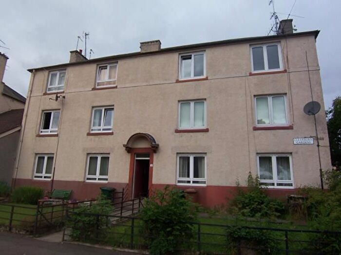 2 Bedroom Flat To Rent In Clearburn Gardens, Edinburgh, EH16