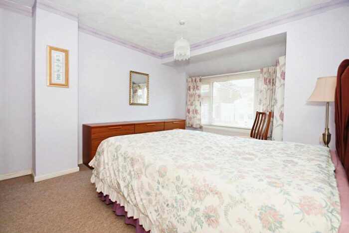 3 Bedroom Semi-Detached House For Sale In Vicarage Road, Grenoside, S35