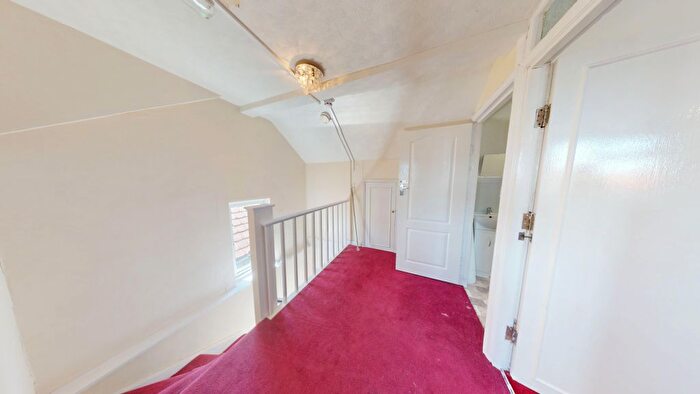 1 Bedroom Semi Detached House To Rent In Manor Way, Mitcham, CR4