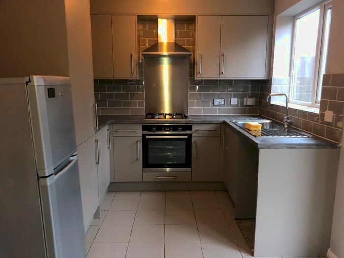 3 Bedroom Semi-Detached House To Rent In Boynton Road, Leicester LE3