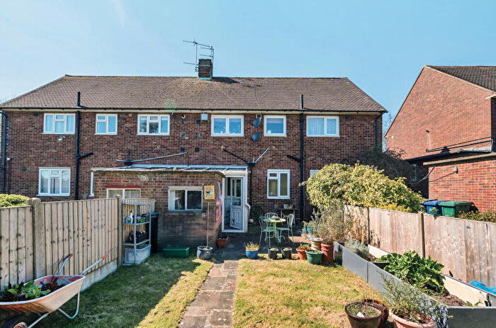 2 Bedroom Maisonette For Sale In Northbrook Road, Barnet, EN5