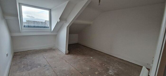 2 Bedroom Apartment To Rent In / Woodland Terrace Flat, PL4