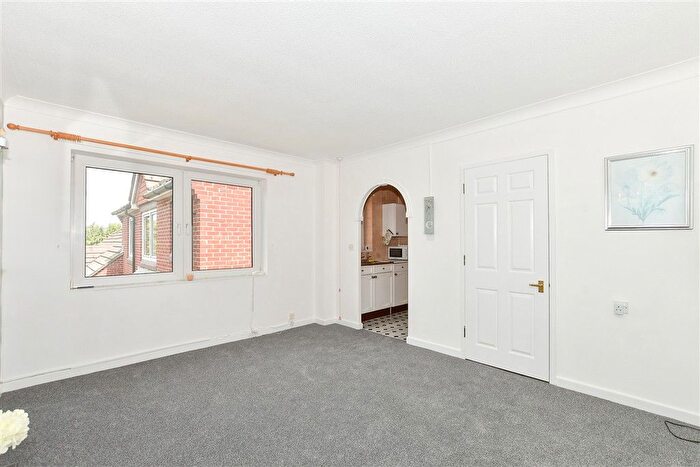 1 Bedroom Flat For Sale In Heath Road, Haywards Heath, West Sussex, RH16