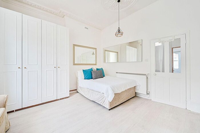 Studio To Rent In Alfred Road, Poet's Corner, London, W3