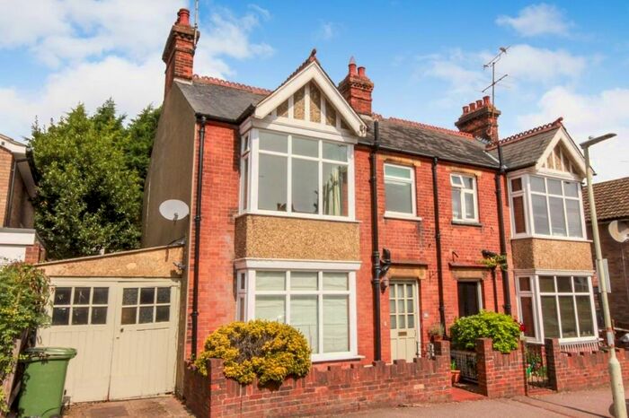 3 Bedroom Semi-Detached House To Rent In Coleswood Road, Harpenden, AL5