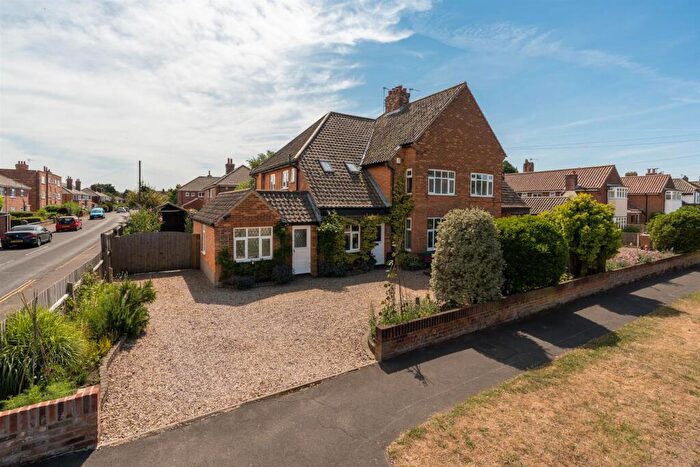 4 Bedroom Semi-Detached House For Sale In Grove Walk, Norwich, NR1