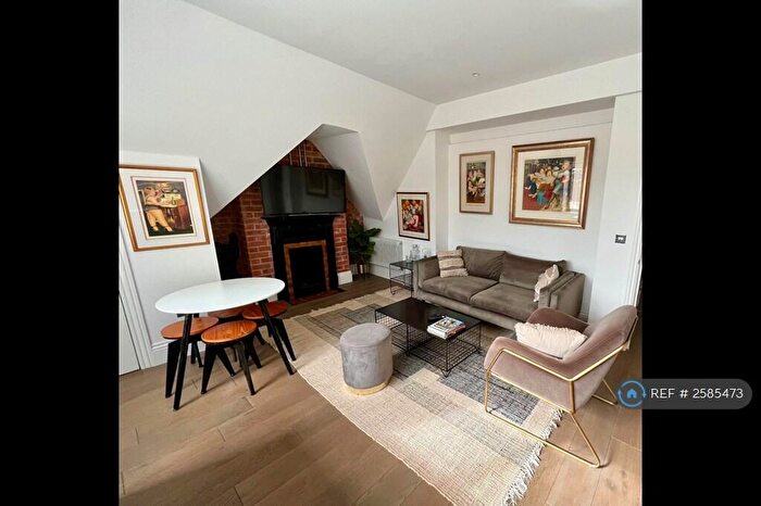 1 Bedroom Flat To Rent In High Street, Epping, CM16