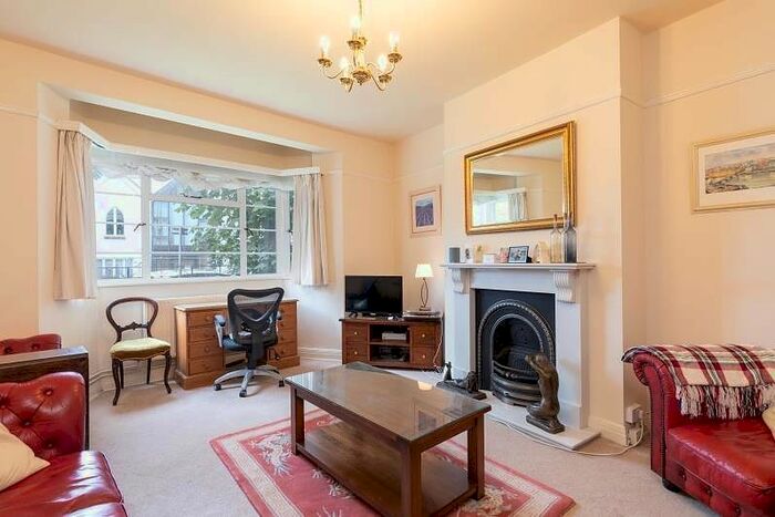 2 Bedroom Flat To Rent In Manfred Court, Manfred Road, Putney, SW15