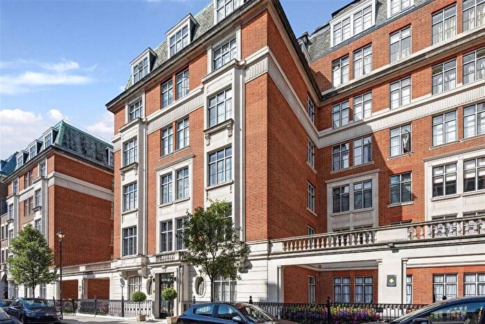 2 Bedroom Flat To Rent In Hallam Street, London, W1W