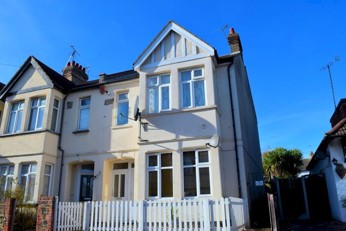 1 Bedroom Flat To Rent In Southview Drive, Westcliff-On-Sea, SS0
