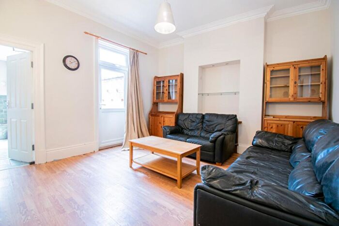 5 Bedroom Semi-Detached House To Rent In Buston Terrace, Newcastle Upon Tyne, NE2