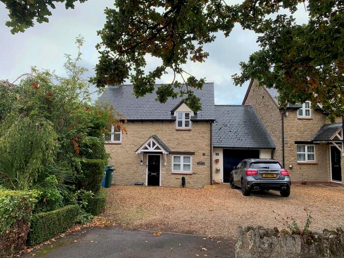 3 Bedroom Link Detached House To Rent In Somerton Road, Upper Heyford, OX25