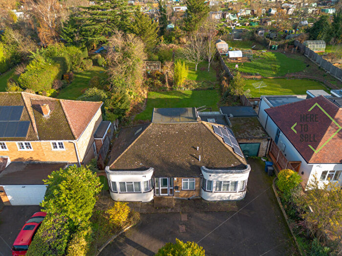 4 Bedroom Detached House For Sale In Park Road, Barnet, EN4