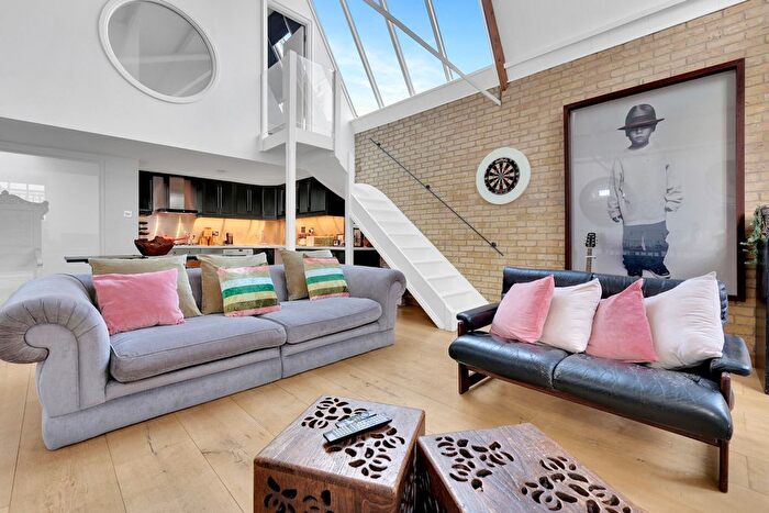 3 Bedroom Mews To Rent In Welmar Mews, Clapham, SW4