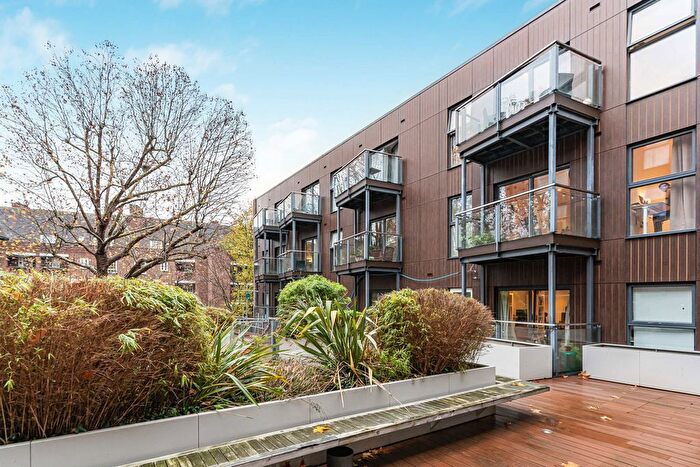 1 Bedroom Flat For Sale In Clapham Road, London, SW9