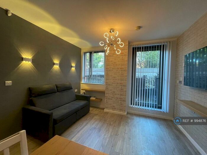 1 Bedroom Flat To Rent In Blantyre Street, Manchester, M15