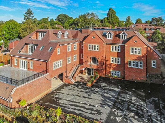 3 Bedroom Flat To Rent In Green Lane, Northwood, HA6