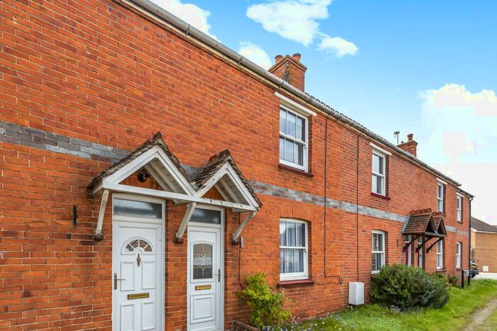 2 Bedroom Cottage To Rent In Newbury, Berkshire, RG14