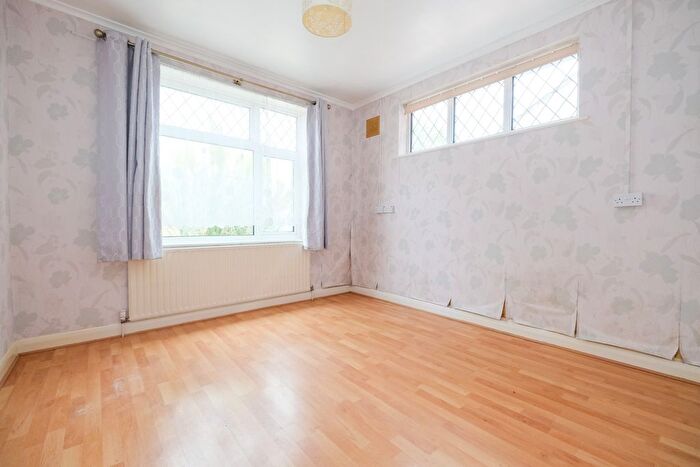 2 Bedroom Semi-detached Bungalow For Sale In Sandhurst Road, Orpington, BR6