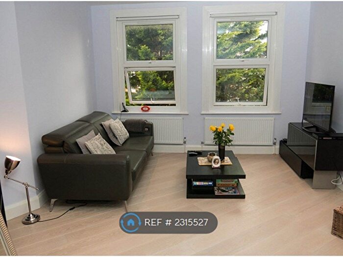 3 Bedroom Flat To Rent In Finchley Central, London, N3