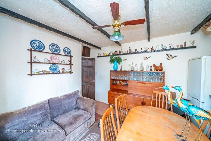 3 Bedroom Semi-detached House For Sale In Acorn Road, Wolverhampton, WV11