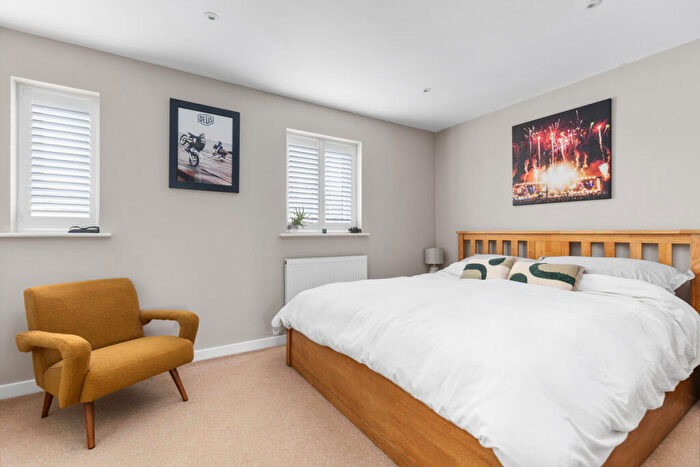 3 Bedroom Terraced House For Sale In Birdham Road, Chichester, PO20