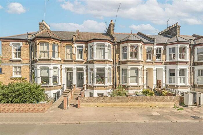 Flat To Rent In Ommaney Road, New Cross, SE14