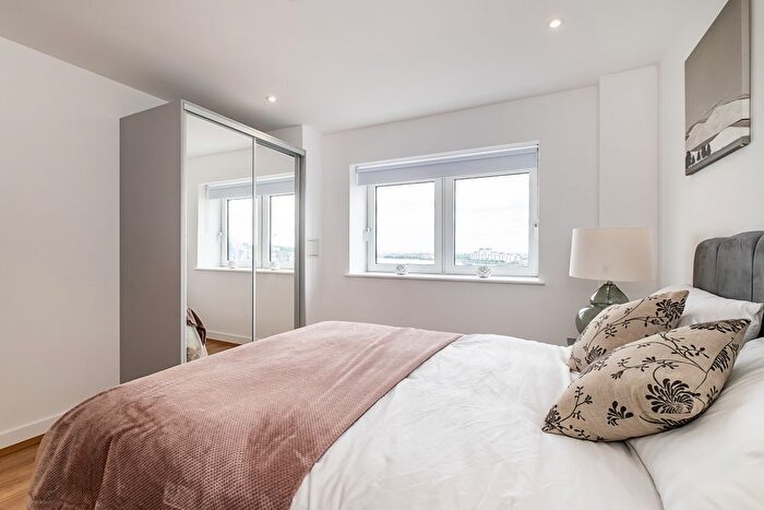 1 Bedroom Flat To Rent In Mast Quay, London, SE18