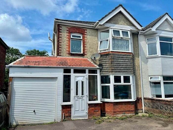 3 Bedroom Semi-Detached House To Rent In Manor Farm Road, Bitterne Park, SO18