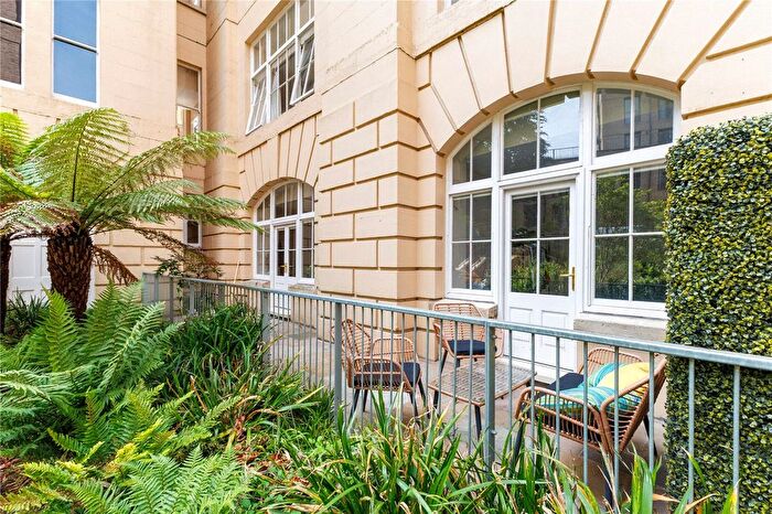 2 Bedroom Flat To Rent In French Yard, Bristol, Somerset, BS1