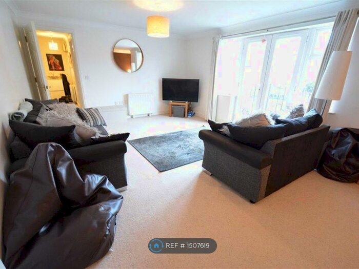 2 Bedroom Flat To Rent In Caspian Way, Purfleet, RM19