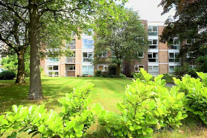 1 Bedroom Flat To Rent In Copers Cope Road, Beckenham, BR3