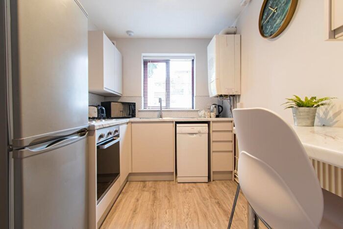 3 Bedroom Flat To Rent In Victoria Road, Leeds, LS6