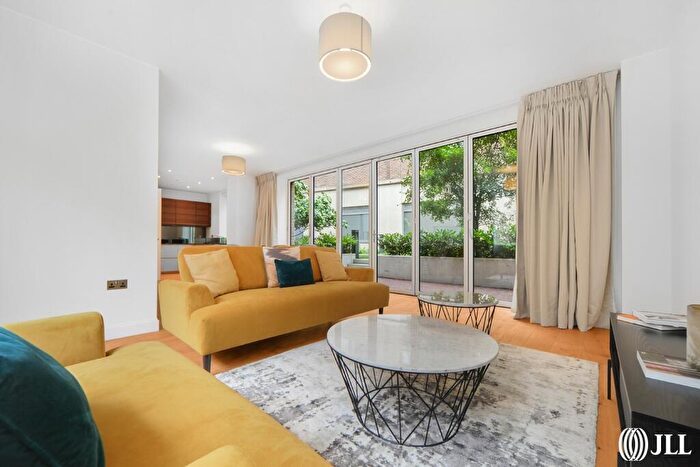 4 Bedroom Mews To Rent In Botanical Mews Sugar House Island, E15