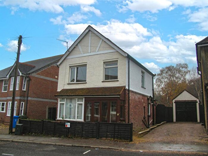 3 Bedroom Detached House To Rent In Rectory Road, Farnborough, GU14