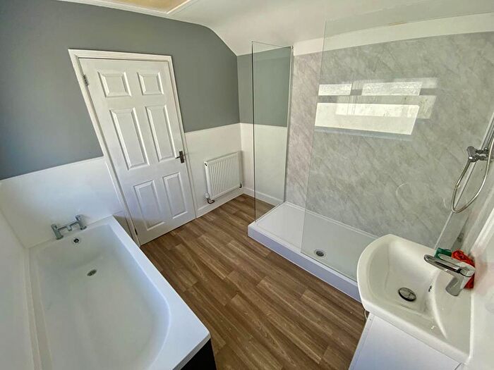 2 Bedroom Property To Rent In William Street, Sandfields, Swansea, SA1