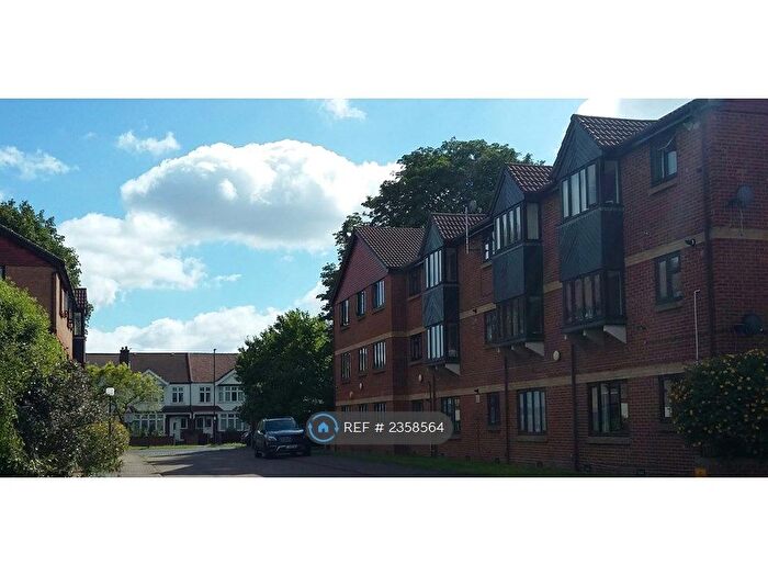 1 Bedroom Flat To Rent In Rosethorn Close, Balham, London, SW12