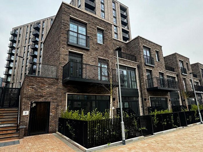 4 Bedroom Town House To Rent In Shale Lane, Manchester, Greater Manchester, M5