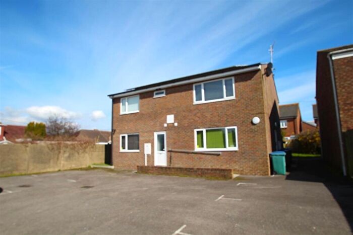 1 Bedroom Flat To Rent In West Way, Wick, BN17
