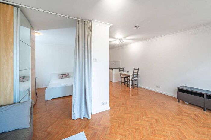 1 Bedroom Flat To Rent In Holden Avenue, Woodside Park, London, N12