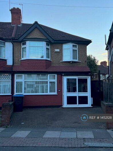 3 Bedroom End Of Terrace House To Rent In Winchester Road, London, N9