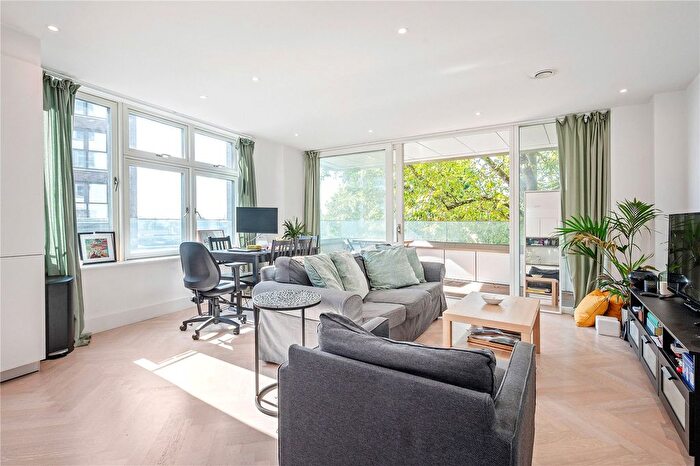 2 Bedroom Flat For Sale In Sterling Way, London, N7