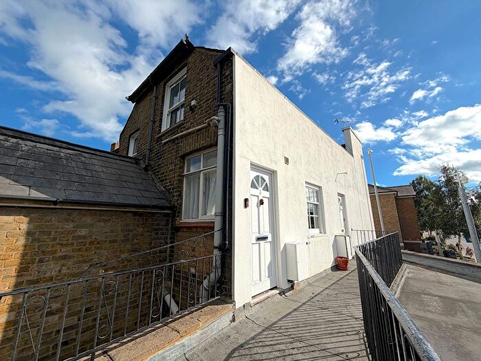 1 Bedroom Flat For Sale In East Street, Faversham, ME13
