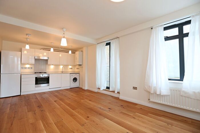 1 Bedroom Flat To Rent In Chapel Yard, Wandsworth Park, SW18