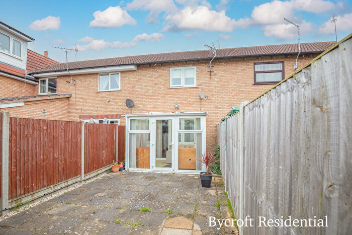 2 Bedroom Terraced House For Sale In Hogarth Close, Bradwell, NR31